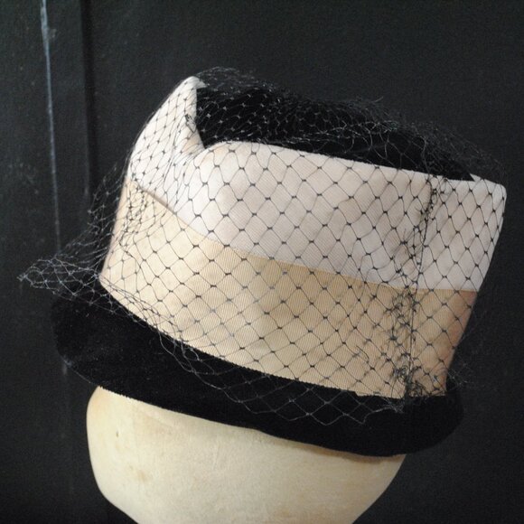 Vintage 1950s-60s Striped Velvet Bucket Hat with Lace Netting Union Made in USA main image 12